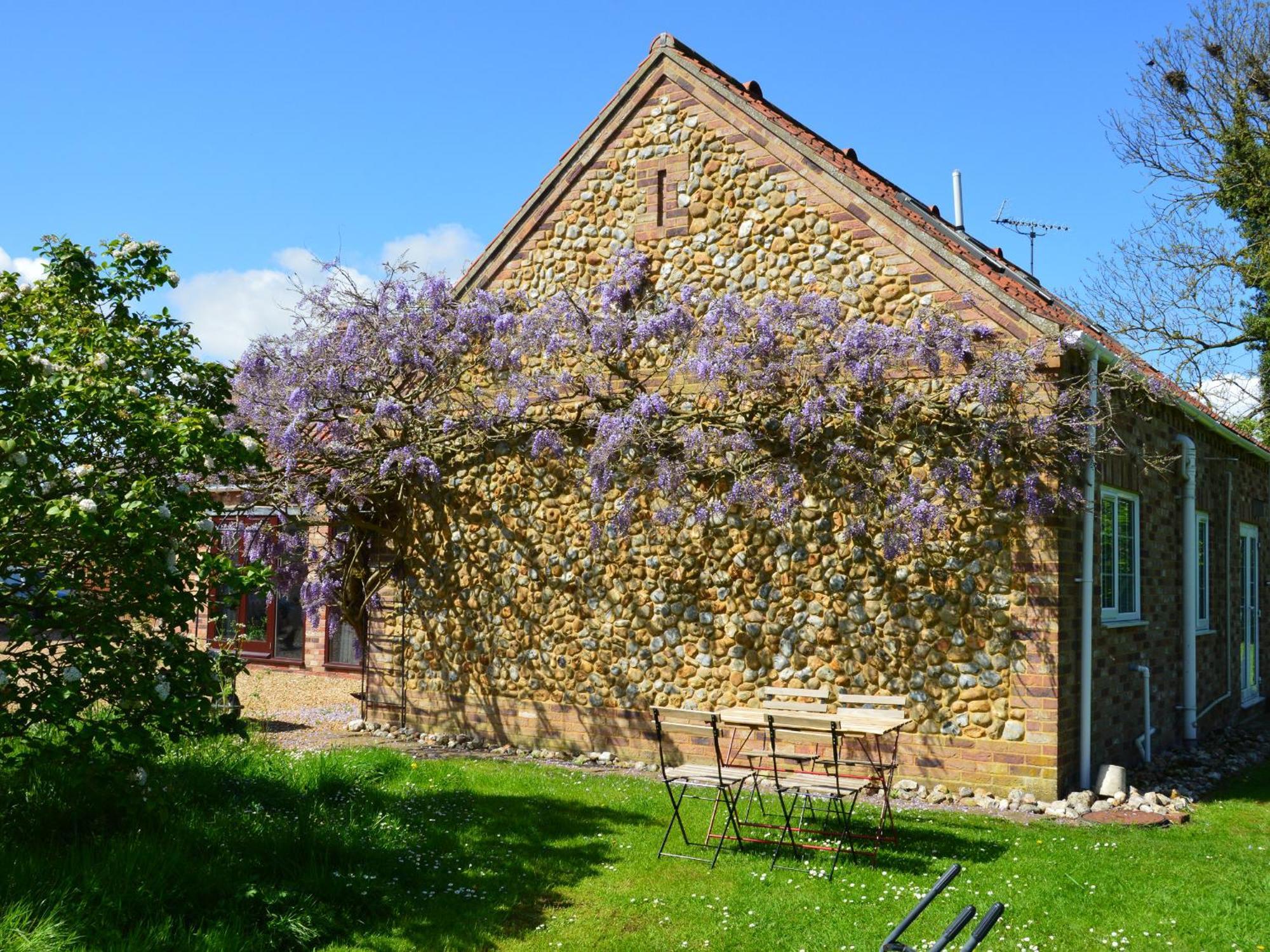 Wisteria Cottage Gayton  Экстерьер фото