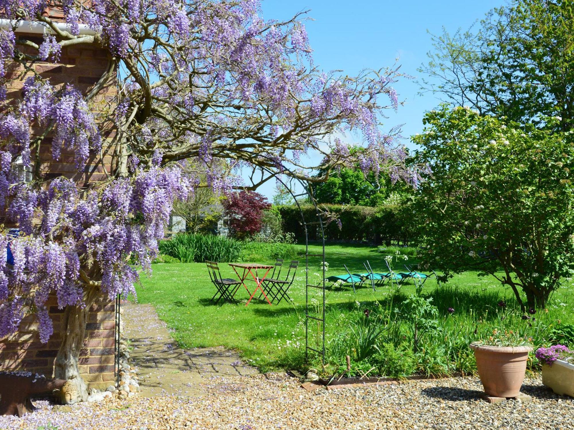 Wisteria Cottage Gayton  Экстерьер фото
